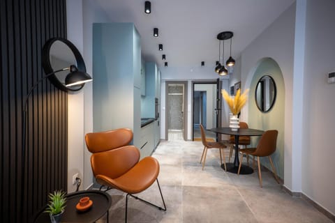 Seating area, Dining area, kitchen