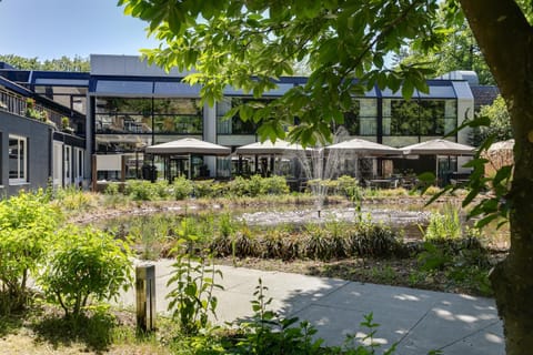 Property building, Spring, Day, Natural landscape, Garden, Garden view