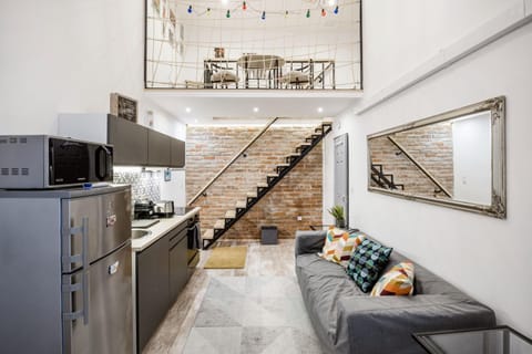 Kitchen or kitchenette, Seating area, Dining area