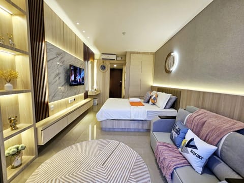 Photo of the whole room, Bedroom