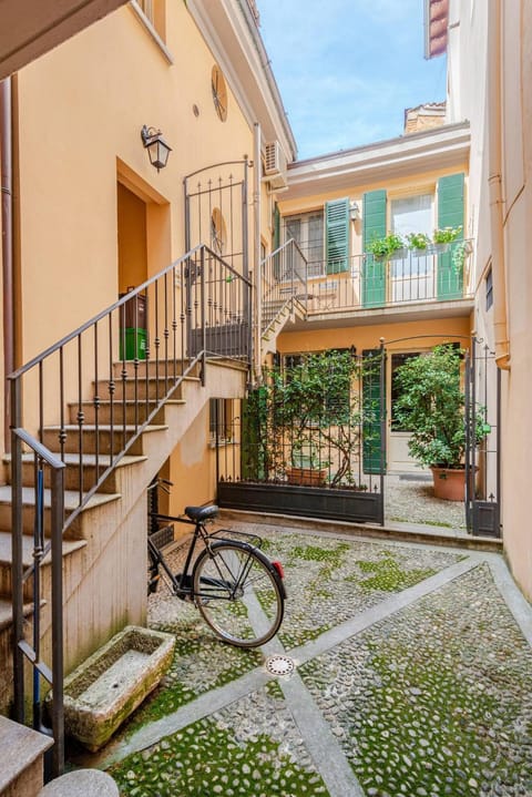 Property building, Spring, Inner courtyard view