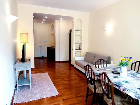 Living room, Seating area, Dining area, pet friendly