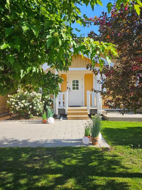Property building, Facade/entrance, Off site