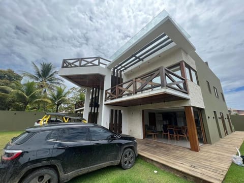 Property building, Facade/entrance, Garden, Parking, acessibility