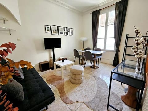 Communal lounge/ TV room, Living room, Dining area
