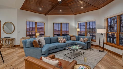 Living room, Seating area, Mountain view, furniture