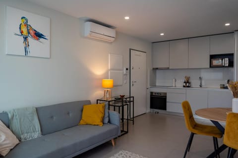 Kitchen or kitchenette, Living room, Seating area, Dining area, air conditioner
