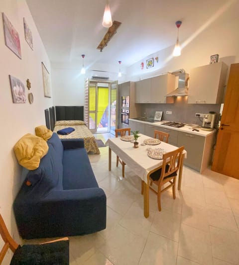 Bed, Kitchen or kitchenette, Living room, Dining area, Bedroom, minibar, pet friendly, stove
