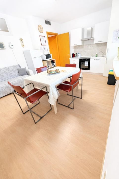 Kitchen or kitchenette, Living room, Seating area, microwave, minibar, stove, stove, washing machine, washing machine, kitchen, kitchen, air conditioner, air conditioner