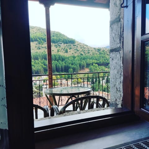 Balcony/Terrace, Mountain view