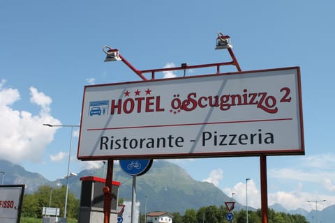 Hotel O'Scugnizzo 2 Hotel in Belluno