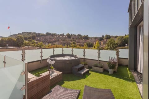 Stylish Penthouse Apartment With Hot Tub Apartment in Bath