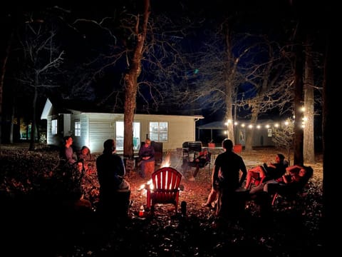 Owl Hoot Lake Retreat- Dock, beach & wooded haven! House in Eufaula