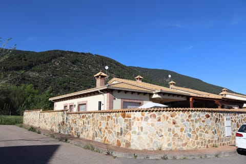 Property building, Neighbourhood, Natural landscape, Landmark view, Mountain view