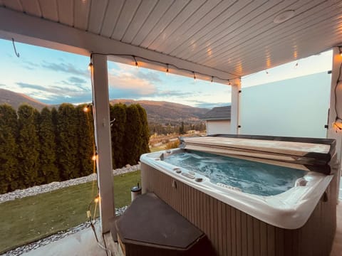 Hot Tub, Hot Tub, Evening entertainment