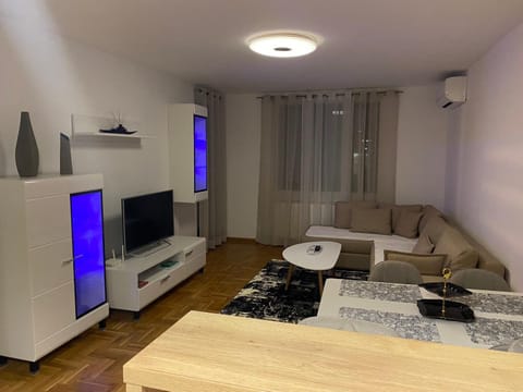 TV and multimedia, Photo of the whole room