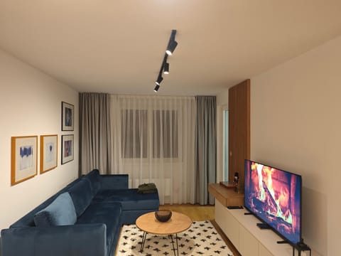 Communal lounge/ TV room, TV and multimedia, Living room, Seating area