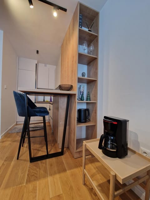 Coffee/tea facilities, Kitchen or kitchenette, Dining area