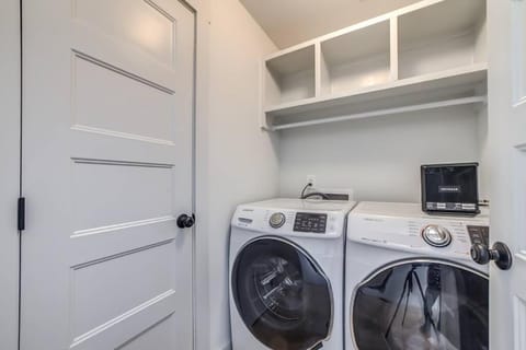 Nashville's Broadway: Your Spacious home House in East Nashville