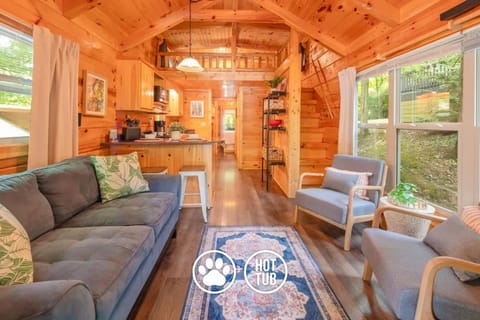 Ani Cabin Tiny Home Bordered By National Forest Cabin in Chattanooga