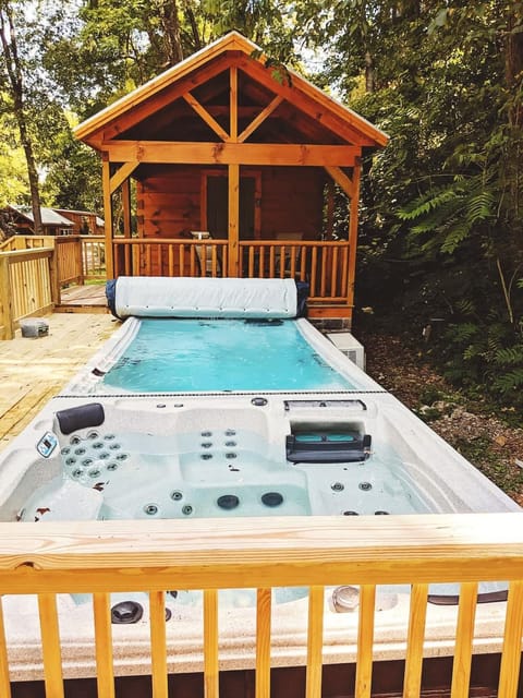 Bryce Cabin Lookout Mtn Tiny Home W Swim Spa Cabin in Chattanooga