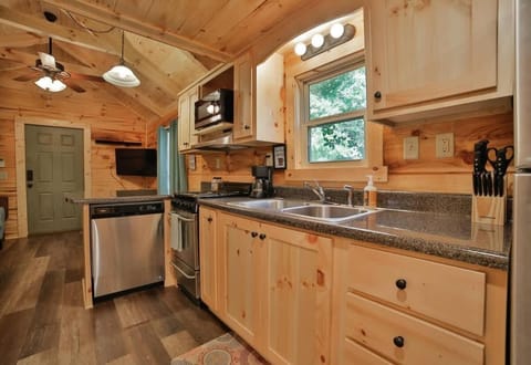 Bryce Cabin Lookout Mtn Tiny Home W Swim Spa Cabin in Chattanooga