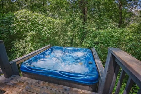 Eden Cabin Forested Tiny Home On Lookout Mtn Cabin in Chattanooga
