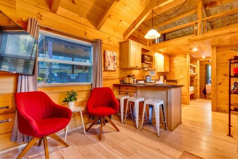 Eliza Cabin Nature Nested Tiny Cabin W Hot Tub Cabin in Chattanooga