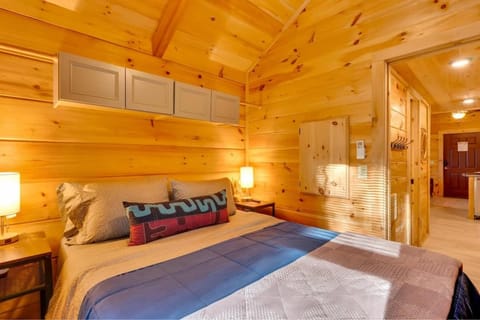 Eliza Cabin Nature Nested Tiny Cabin W Hot Tub Cabin in Chattanooga