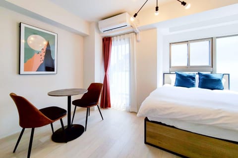 Bed, Living room, Photo of the whole room, Seating area, Bedroom, air conditioner
