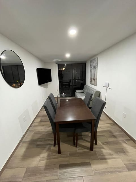 TV and multimedia, Living room, Seating area, Dining area