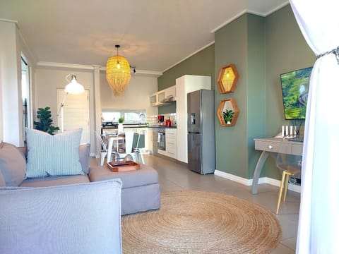 TV and multimedia, Coffee/tea facilities, Kitchen or kitchenette, Living room