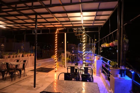 Restaurant/places to eat, Night, Balcony/Terrace, Dining area