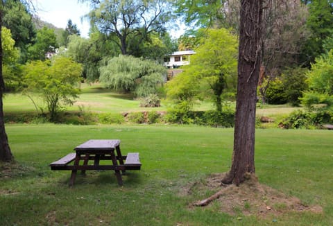 Day, Natural landscape, Garden, Seating area, Garden view, River view