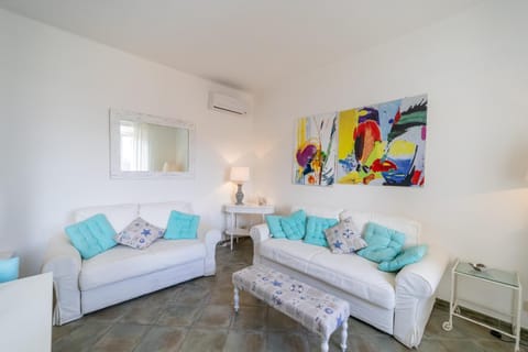 Living room, Photo of the whole room