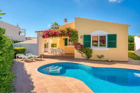 Property building, Garden, Pool view, Swimming pool, Swimming pool, sunbed