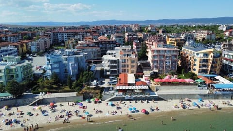 Property building, Neighbourhood, Natural landscape, Bird's eye view, Beach, Sea view