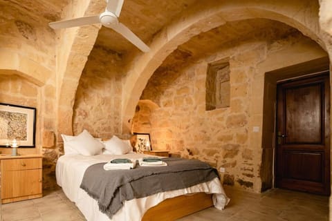 Charming & Stylish Historic Farmhouse with Pool Villa in Malta