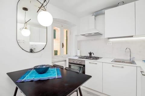 Kitchen or kitchenette, pet friendly, stove