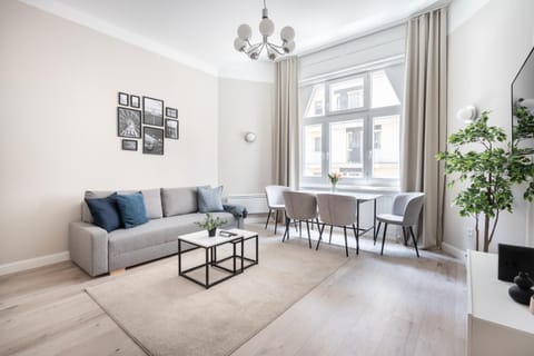 TV and multimedia, View (from property/room), Living room, Seating area, Dining area, Family, heating, heating, internet