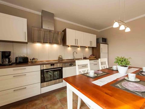 Coffee/tea facilities, Kitchen or kitchenette, dishwasher, minibar, stove, toaster