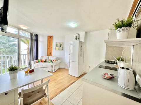 Kitchen or kitchenette, Living room, Dining area, stove, toaster