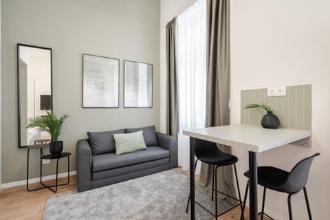 View (from property/room), View (from property/room), Living room, Decorative detail, Decorative detail, Seating area, Dining area, Family, internet, internet