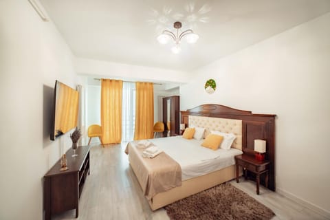 Communal lounge/ TV room, Bed, TV and multimedia, Photo of the whole room, Evening entertainment, Bedroom, fireplace