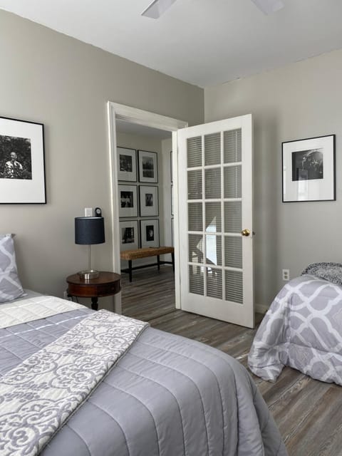 2 BR Loft - Walk to Cafes-Breweries- Arts & Entertainment District Apartment in Glens Falls