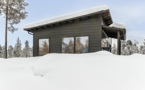 Property building, Day, Neighbourhood, Natural landscape, Winter