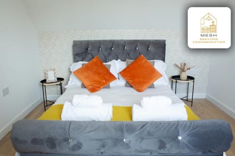 Bed, Photo of the whole room, Bedroom, internet