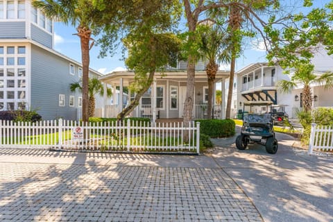 Property building, Day, Neighbourhood, Street view, Location, Parking