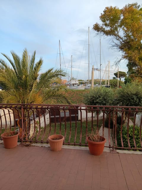 LA VUE MAISON 1 PIANO NO LIFT CON TERRAZZO Apartment in Fiumicino