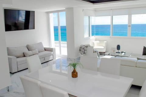 Natural landscape, TV and multimedia, Living room, Seating area, Dining area, Sea view, air conditioner